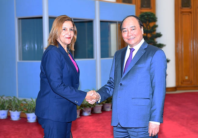 Thủ tướng tiếp Bộ trưởng Bộ Khoa học - Công nghệ và Môi trường Cuba. (Ảnh: VGP)