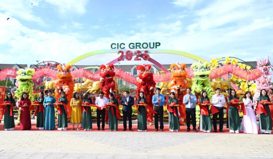 Khai mạc Đường hoa Xuân Bính Ngọ 2026 – công trình nghệ thuật do doanh nghiệp đầu tư thực hiện, phục vụ người dân và du khách vui xuân, đón Tết.