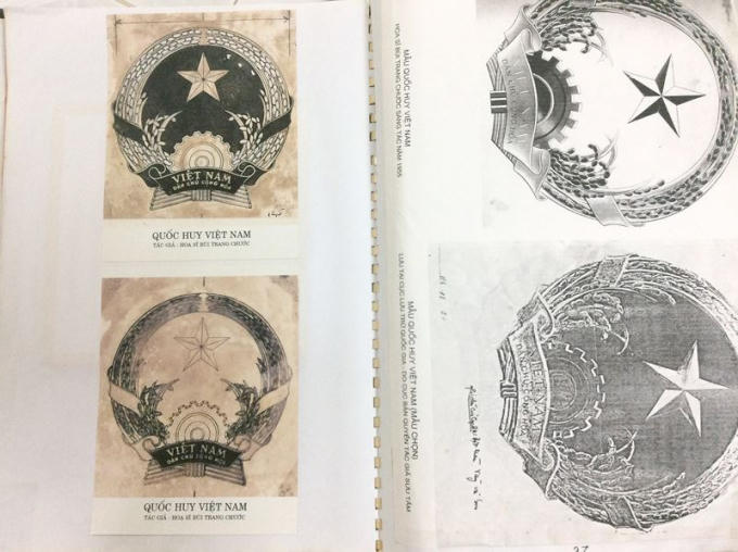 Một số mẫu phác thảo Quốc huy gia đình họa sĩ Chước lưu giữ