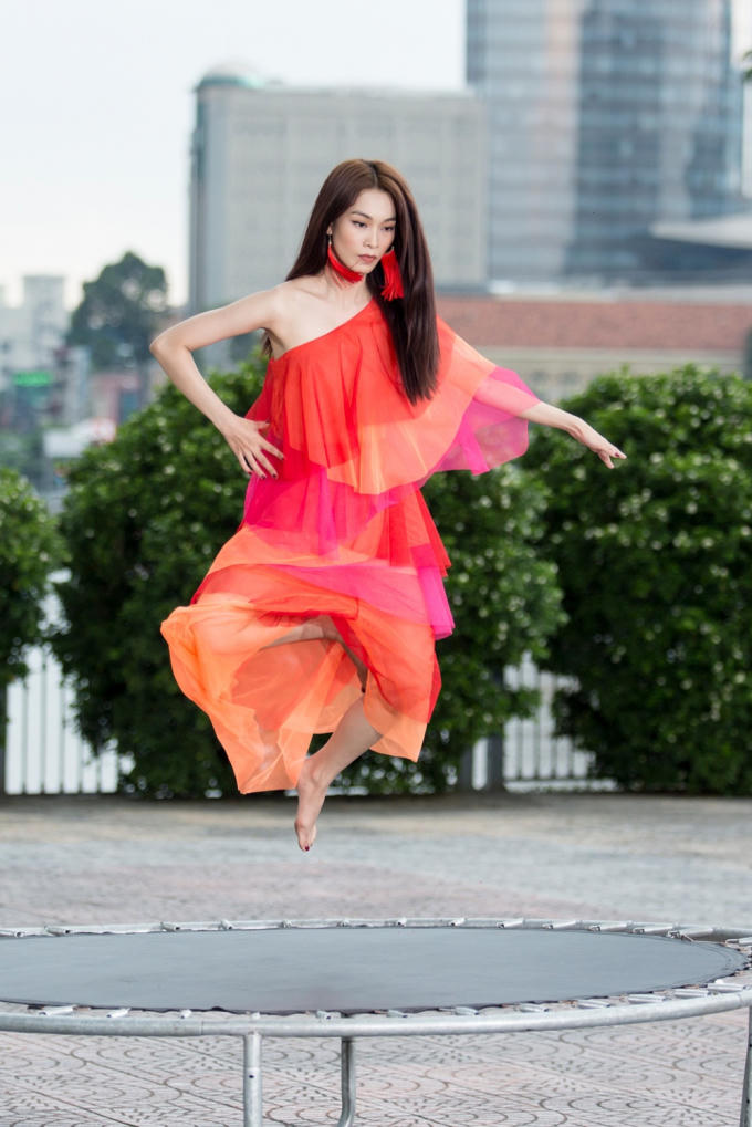 Kỳ Duyên chiến thắng thẳng tay loại Thùy Dung