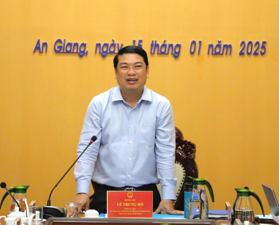 Phó Chủ tịch UBND tỉnh An Giang Lê Trung Hồ phát biểu tại cuộc họp