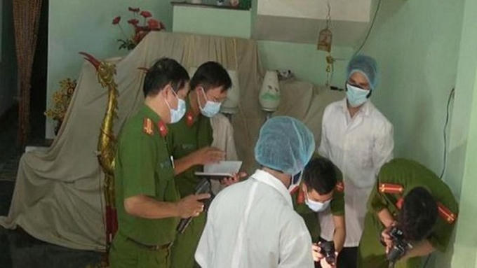 Lực lượng chức năng khám nghiệm hiện trường vụ việc. (Ảnh: báo Công lý)