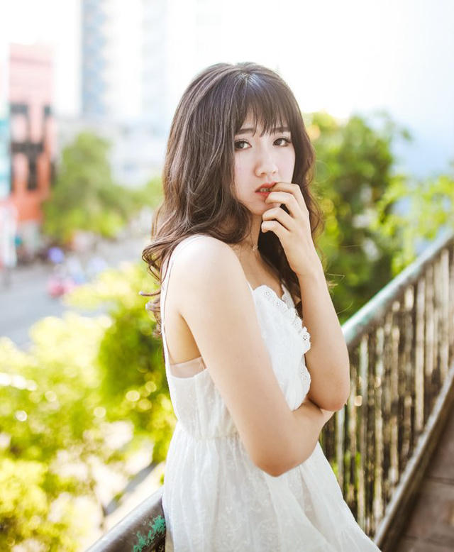 Theo Kiều Trinh “bí quyết” của cô để trở nên khác biệt trong showbiz: “Tôi nghĩ tôi đã chọn được định hướng đúng đắn cho hình ảnh của mình, chọn được đúng ê kíp làm việc, chọn những dự án tốt cho tên tuổi của tôi. Hãy đi đúng hướng luôn là bí quyết để sống trong ngành giải trí.”