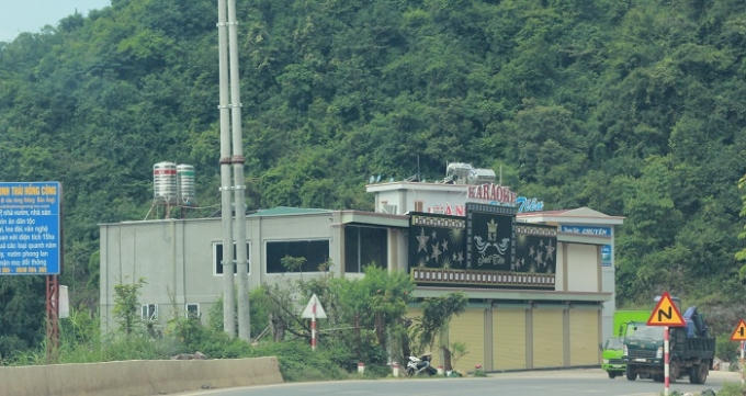 Dự án Bến xe tĩnh Mộc Châu bị "biến tấu" thành nhà nghỉ và quán karaoke với những sai phạm đang có "nguy cơ" được hợp thức hoá kể cả việc đấu nối trực tiếp ra đường QL6.