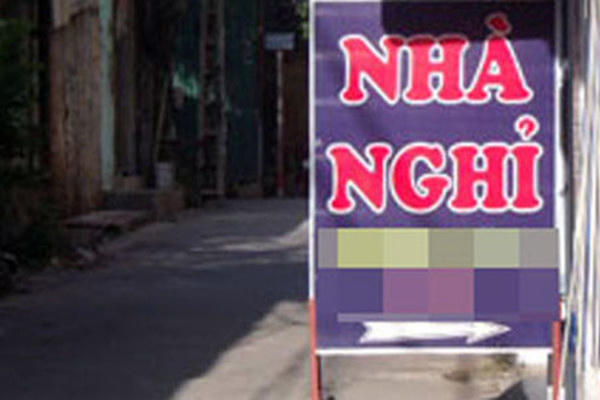 nam-thanh-nien-tu-vong-trong-nha-nghi-cung-mot-phu-nu-o-yen-bai