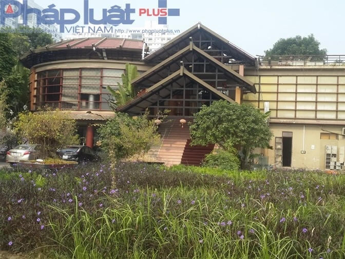 Trước sự chỉ đạo nghiêm túc từ UBND TP Hà Nội và các cơ quan chức năng, hiện tại nhà hàng Phúc Hương Viên đã dừng hoạt động.