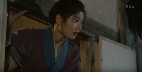 M&acirc;y họa &aacute;nh trăng tập 15: Ra On đau khổ khi Lee Young tự tay cắt đứt v&ograve;ng đ&iacute;nh ước