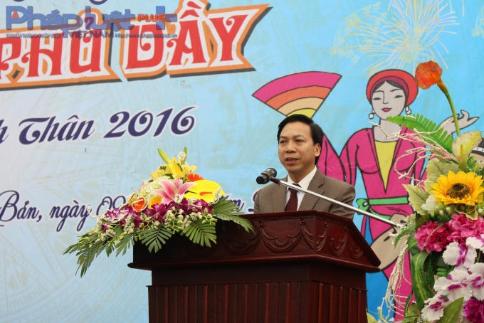 Ông Trần Văn Chung - Chủ tịch Hội đồng nhân dân tỉnh Nam Định phát biểu khai mạc chuỗi Lễ hội Phủ Dầy năm 2016. (Ảnh: Đức Biên)