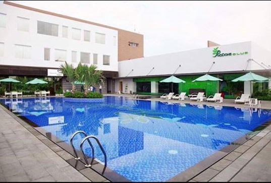 Biệt thự nằm trong khu vực có các tiện ích đầy đủ gồm: hồ bơi, Kidclub, Gym, Spa, Cafe, Salon tóc, siêu thị và an ninh 24/24.