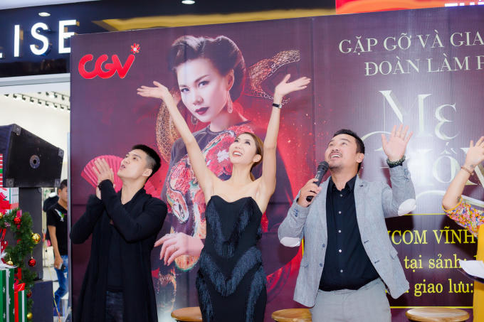 Ngọc Quyên và Lâm Vinh Hải giao lưu với khán giả miền Tây sau phim