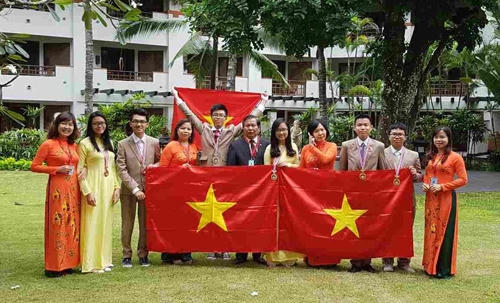 Đoàn học sinh Việt Nam tham dự kỳ thi Olympic các môn khoa học trẻ quốc tế 2016 đoạt 2 giải vàng, 2 huy chương bạc và 2 huy chương đồng. (Ảnh: Hanoiedu)