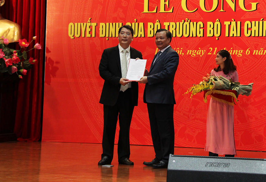 Bộ trưởng Bộ Tài chính trao quyết định bổ nhiệm ông Cao Anh Tuấn - Phó Tổng cục trưởng làm Tổng Cục trưởng Tổng cục Thuế