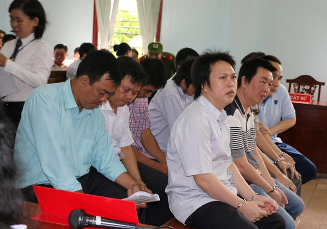 Các bị cáo tại tòa. (Ảnh: báo Dân trí)