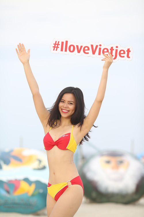 Nụ cười tỏa nắng và vẻ gợi cảm của người đẹp làm người xem ''nghẹt thở''