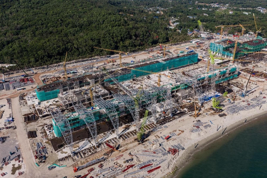 Trung tâm Hội nghị - Triển lãm APEC đã lắp nhịp giàn mái thép số 7.