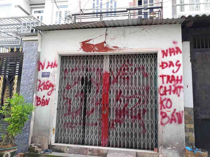 Một trong những cách thức mà giang hồ đòi nợ thuê "khủng bố" gia đình cô giáo H.
