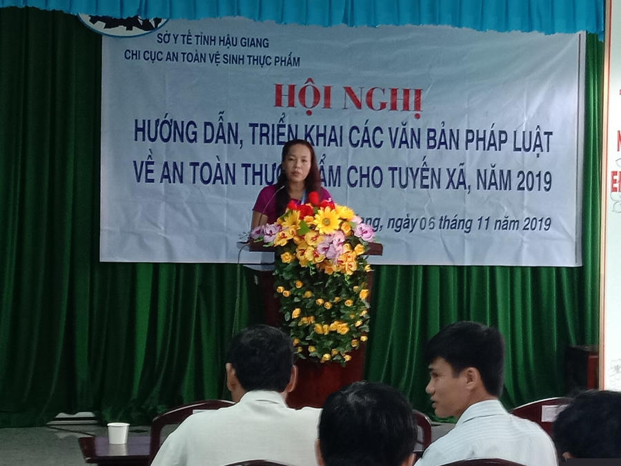 Bà Phan Thị Diễm Thúy Chi cục trưởng Chi cục ATVSTP phát biểu tại Hội nghị.