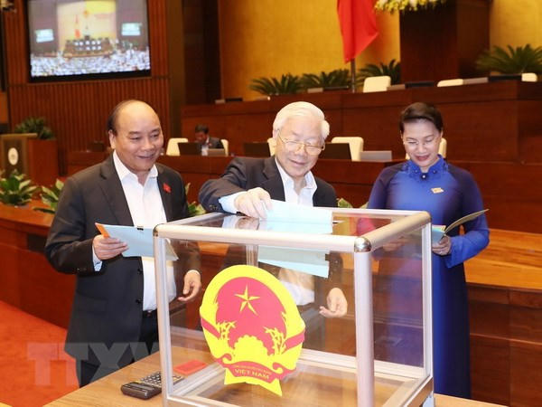 Đại biểu Quốc hội đánh giá những người được Quốc hội bầu hoặc phê chuẩn bằng lá phiếu tín nhiệm. - Ảnh: TTXVN