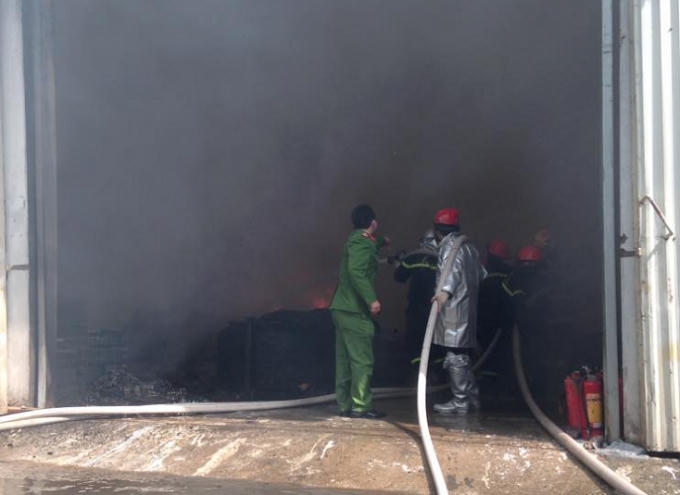 Cận cảnh công tác khống chế đám cháy