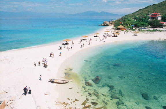 Dự kiến năm 2019, với việc đăng cai Năm Du lịch quốc gia 2019, Khánh Hoà sẽ đón 7 triệu lượt khách du lịch, trong đó có khoảng 50% là khách du lịch quốc tế.