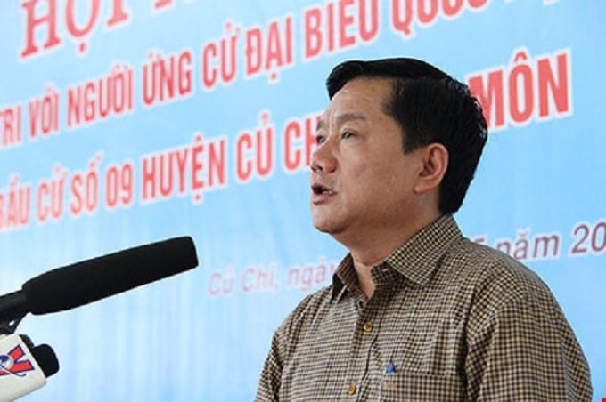 Ủy viên Bộ Chính Trị, Bí thư Thành ủy TP.HCM Đinh La Thăng trình bày chương trình hành động của mình trước cử tri tại đơn vị bầu cử số 9 (huyện Củ Chi, Hóc Môn) sáng 7/5. Ảnh: HOÀNG GIANG.