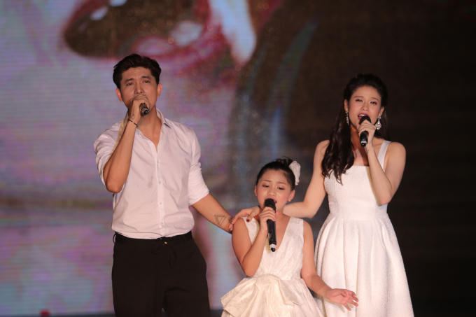 Thời gian qua, xã hội Việt Việt Nam vô cùng nhức nhối với hàng loạt vụ xâm hại trẻ em diễn ra. Với mong muốn truyền tải thông điệp về Bảo vệ quyền lợi trẻ em trước những tệ nạn như bạo hành, ngược đãi, xâm hại. Chủ đề, thông điệp của Vietnam’s Junior Fashion Week 2017 “Đừng im lặng - Chúng con cần được bảo vệ".