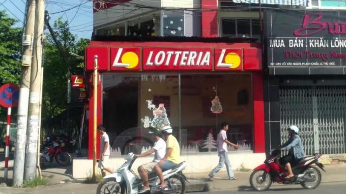 Cửa hàng Lotteria (tại Thủ Đức) bị kiểm tra và “dính” phạt.