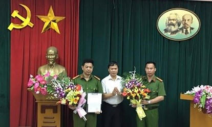 Khen thưởng ban chuyên án. (Ảnh: Hải Ninh)