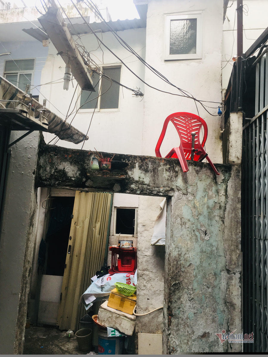 Từng có ngàn m2 đất ở khu nhà giàu, gia đình Sài Gòn chỉ còn căn nhà 2,4 m2