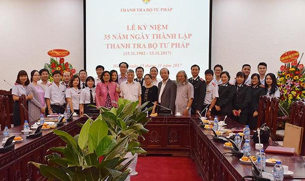 Thanh tra Bộ Tư ph&aacute;p lu&ocirc;n phải 'đo&agrave;n kết, c&ocirc;ng minh, bản lĩnh, ch&iacute;nh x&aacute;c, ki&ecirc;n quyết'