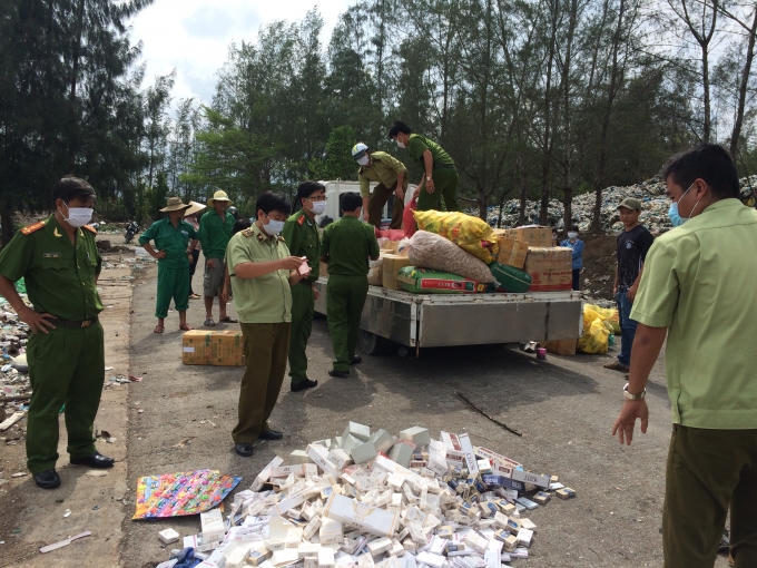 Các sản phẩm chuẩn bị đem tiêu hủy.