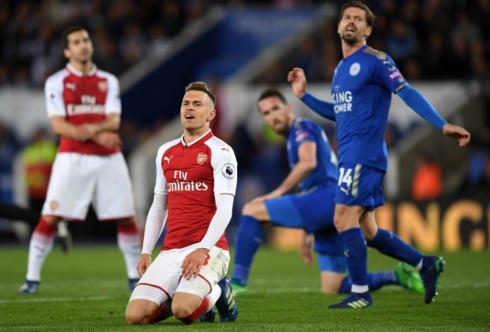 Cả Leicester và Arsenal đều vẫn còn mục tiêu tại Premier League lúc này. (Ảnh: Getty).