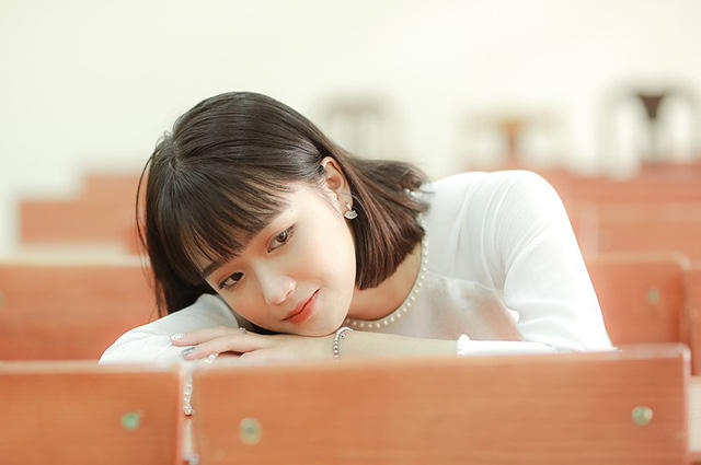 Hot girl trường Báo đẹp quyến rũ trong bộ ảnh chia tay tuổi sinh viên
