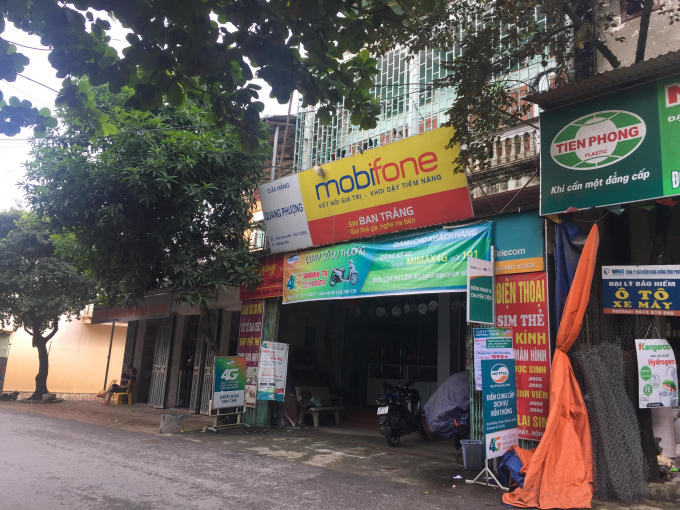 Ngôi nhà (bán điện thoại di động) do ông Minh xây dựng trái phép trên đất của gia đình ông Hòa.
