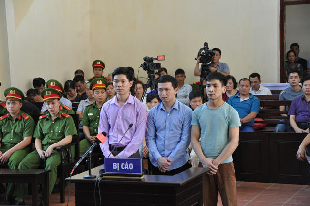 Các bị cáo tại tòa. (Ảnh: báo Dân trí)