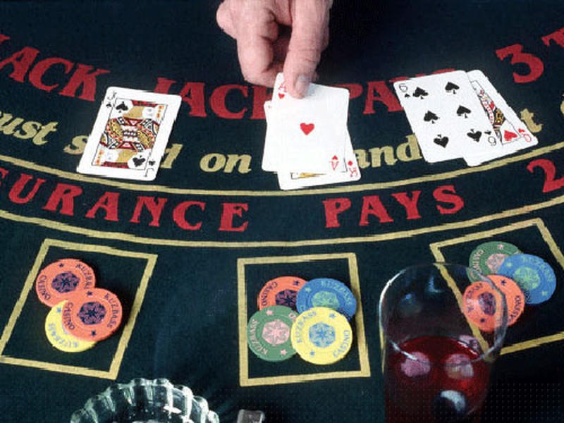 Năm Cam tổ chức liên minh cờ bạc bịp “hút máu” cả thân tình