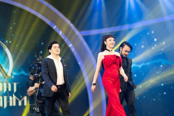 L&yacute; Nh&atilde; Kỳ ngồi ghế n&oacute;ng Gameshow &ldquo;Ảo thuật si&ecirc;u ph&agrave;m&rdquo;