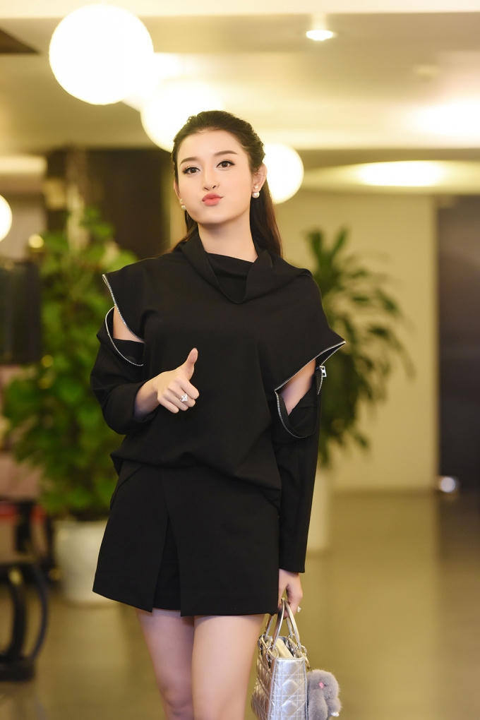 Á hậu Huyền My thổ lộ rất muốn lấy chồng trong buổi họp fans
