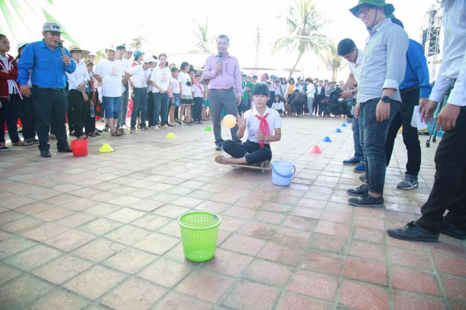 Hoạt động vui chơi trong chương trình Ngày hội tuổi thơ.
