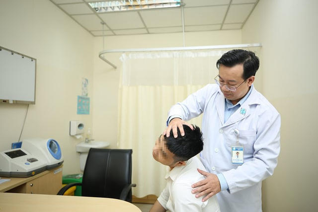 Thoát vị đĩa đệm nặng sau khi thu dọn cây gãy do bão