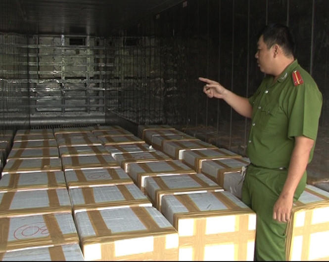 Bắt giữ hơn 3 tấn nội tạng heo kh&ocirc;ng r&otilde; nguồn gốc