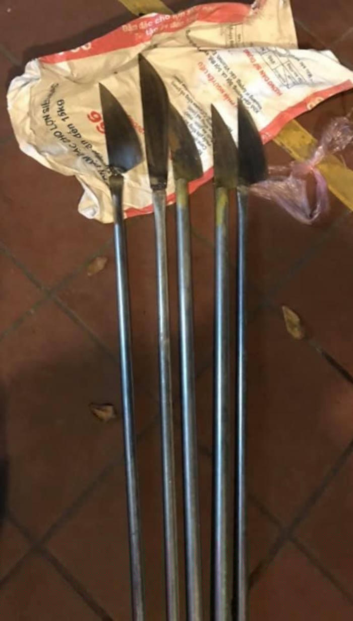 ang vật công an thu giữ.