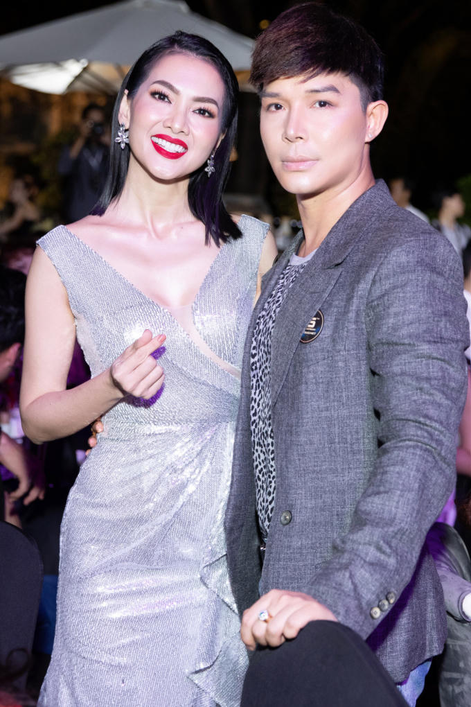 Cô gái xinh đẹp đi cùng Nathan Lee tên Lucky Nguyen, cô là một trong những chuyên gia makeup hàng đầu nước Pháp và là người chăm sóc sắc đẹp cho siêu sao Hollywood Salma Hayek, vợ của tỷ phú Francois Henri Pinault, người vừa đóng góp 100 triệu Euros để xây dựng lại nhà thờ Đức Bà Paris.