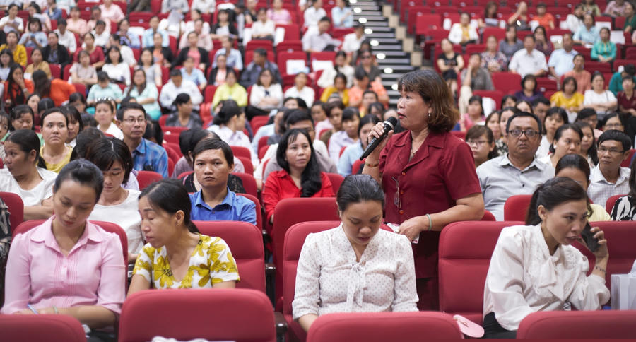 Chương trình sữa học đường TP.Hồ Chí Minh đã tổ chức tập huấn cho gần 2.000 trường học với hơn 8.000 đại biểu là đại diện thành viên ban giám hiệu các trường, giáo viên, cán bộ y tế, kế toán, giáo viên và đại diện cha mẹ học sinh nhằm cung cấp những kiến thức chuyên môn cần thiết đảm bảo việc triển khai chương trình sữa học đường an toàn và hiệu quả.