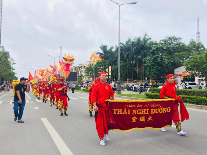 Màn biểu diễn lân sư rồng của Thái Nghi Đường.