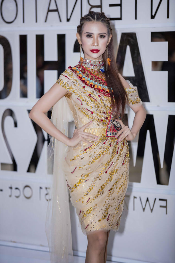 Miss Tourism Liên Phương “hóa” nữ thần Ai Cập trên thảm đỏ thời trang Hà Nội