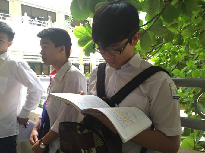 Gần 900.000 thí sinh bước vào buổi thi THPT quốc gia đầu tiên