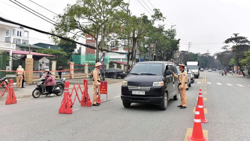 Lực lượng Cảnh sát giao thông, Công an tỉnh Tuyên Quang phát hiện 167 trường hợp vi phạm nồng độ cồn trong dịp nghỉ Tết Dương lịch năm 2026. (Ảnh: Đức Thắng).