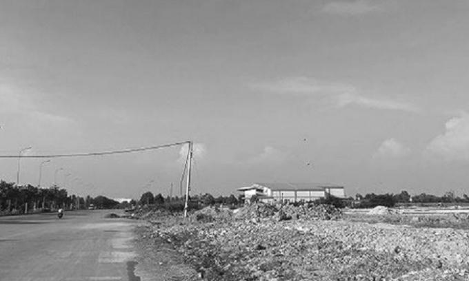 H&agrave;ng x&oacute;m khi xưa nay đi&ecirc;u t&agrave;n, &ldquo;th&agrave;nh phố trong mơ&rdquo; vẫn chỉ l&agrave; những b&atilde;i đất nhấp nh&ocirc; san lấp.