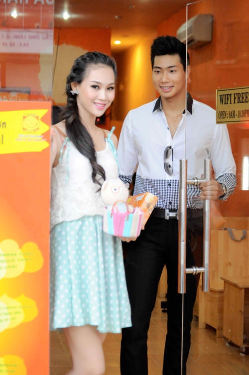 Bộ ảnh thực hiện với sự hỗ trợ trang điểm của chuyên gia make-up Quân Nguyễn. Photo: Chouthai.